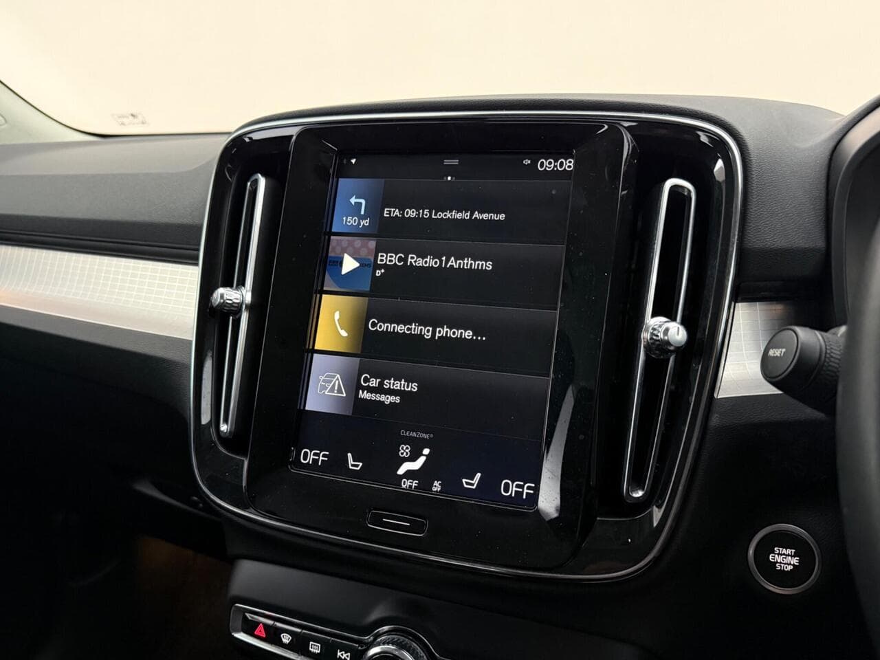 Volvo XC40 thumbnail Infotainment System