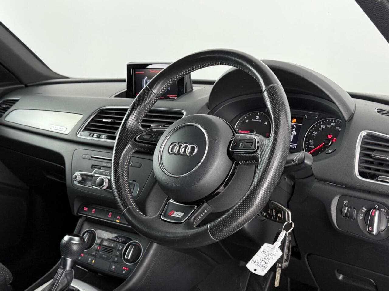 Audi Q3 thumbnail Interior Front