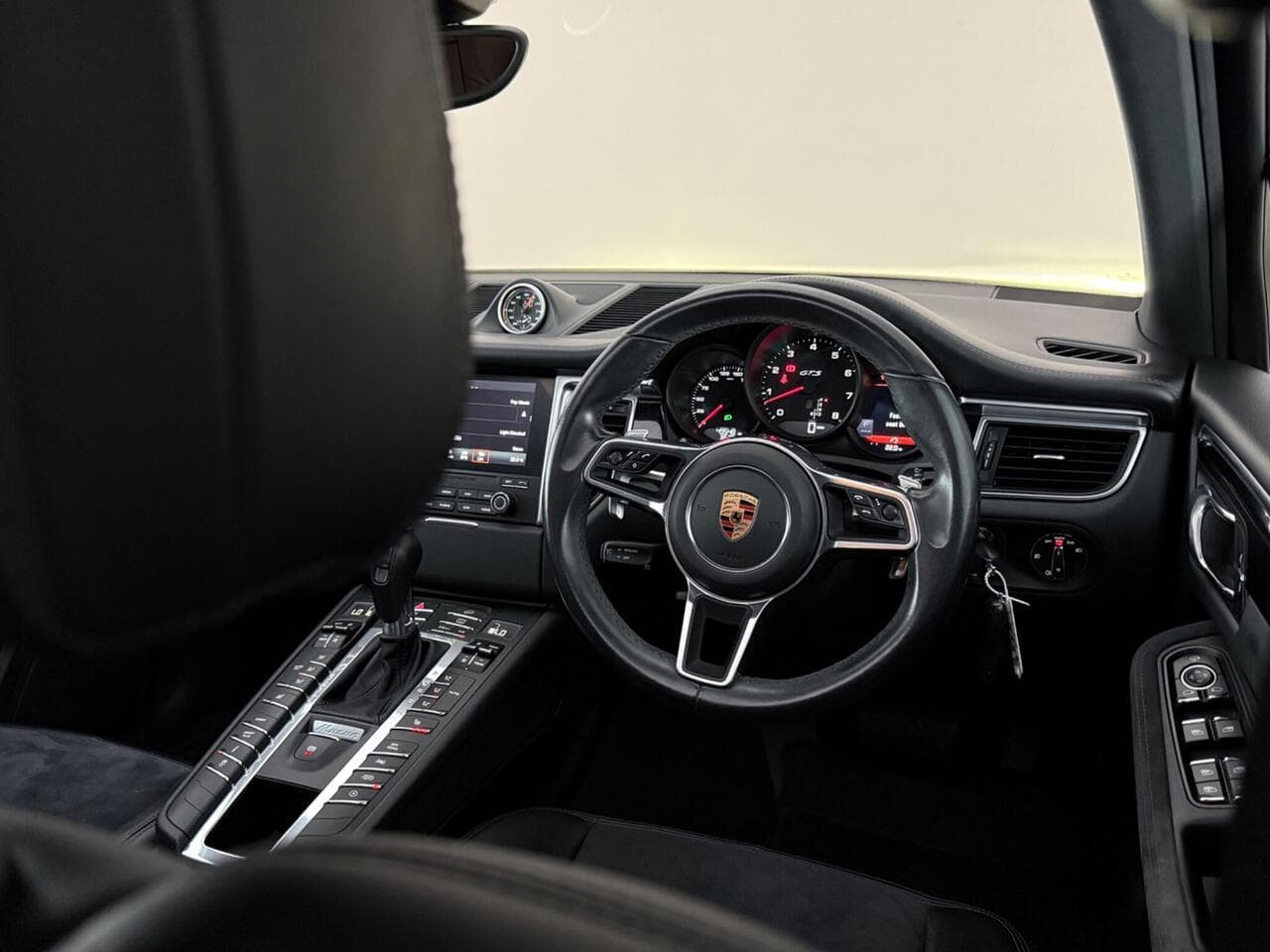 Porsche Macan thumbnail Interior Front