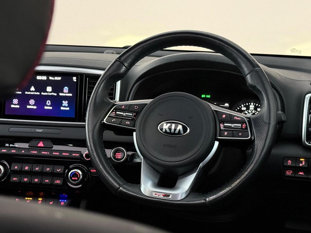 Kia Sportage thumbnail Steering Wheel