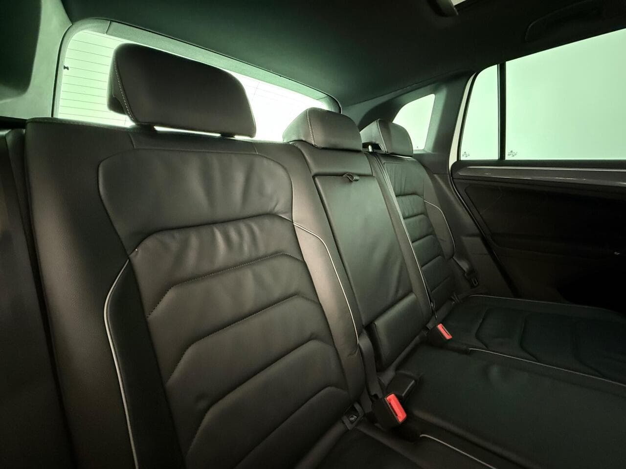 Volkswagen Tiguan thumbnail Seats Rear