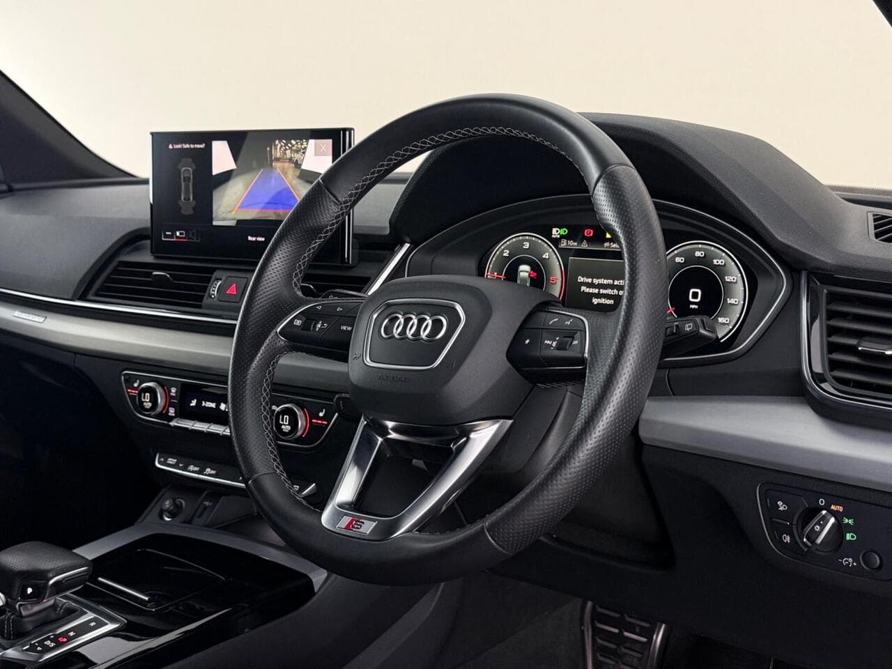 Audi Q5 thumbnail Steering Wheel