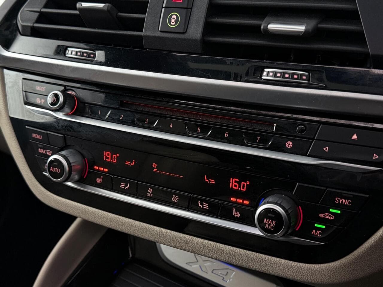 BMW X4 thumbnail Infotainment System