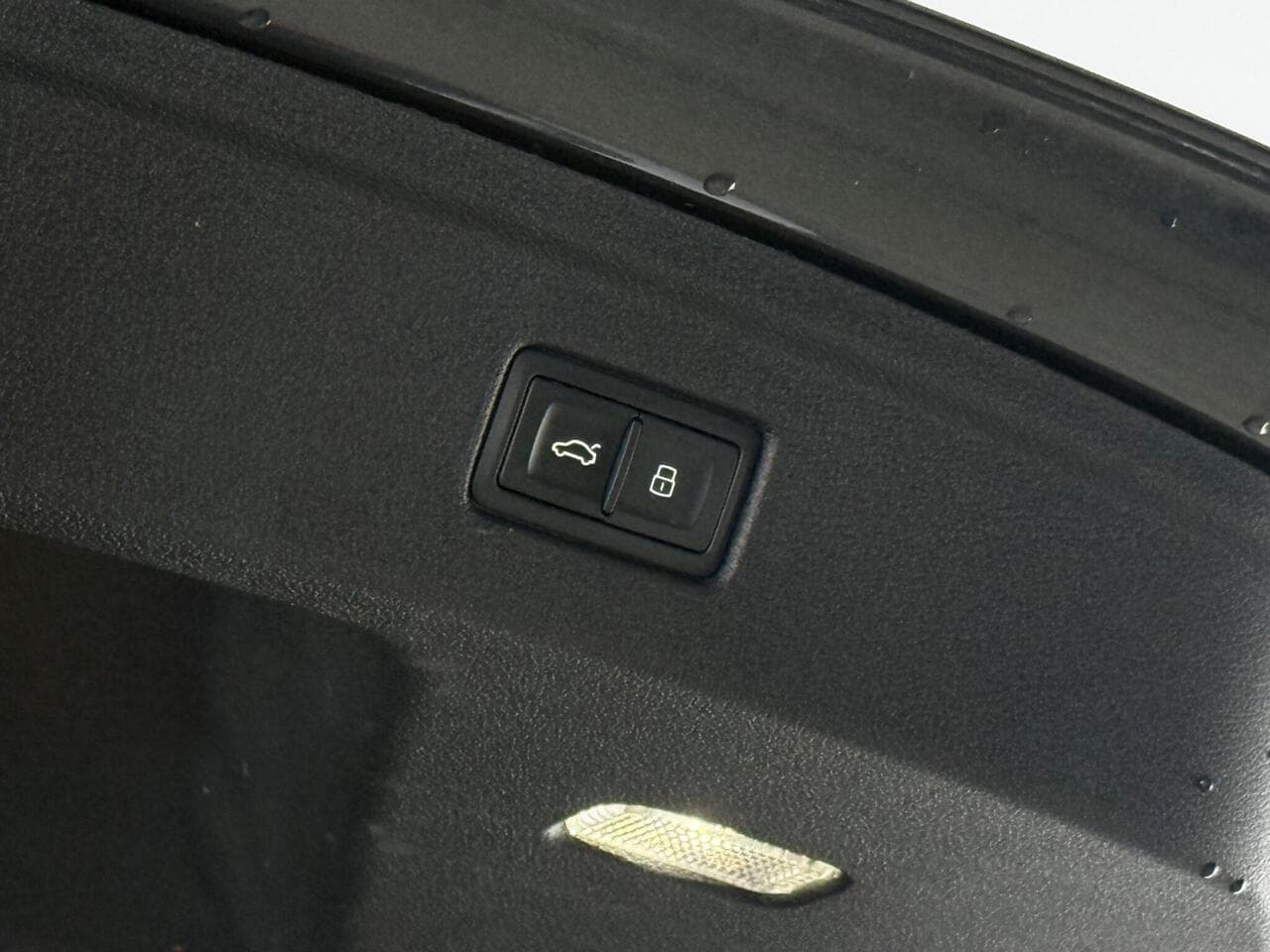Audi A5 thumbnail Misc Controls