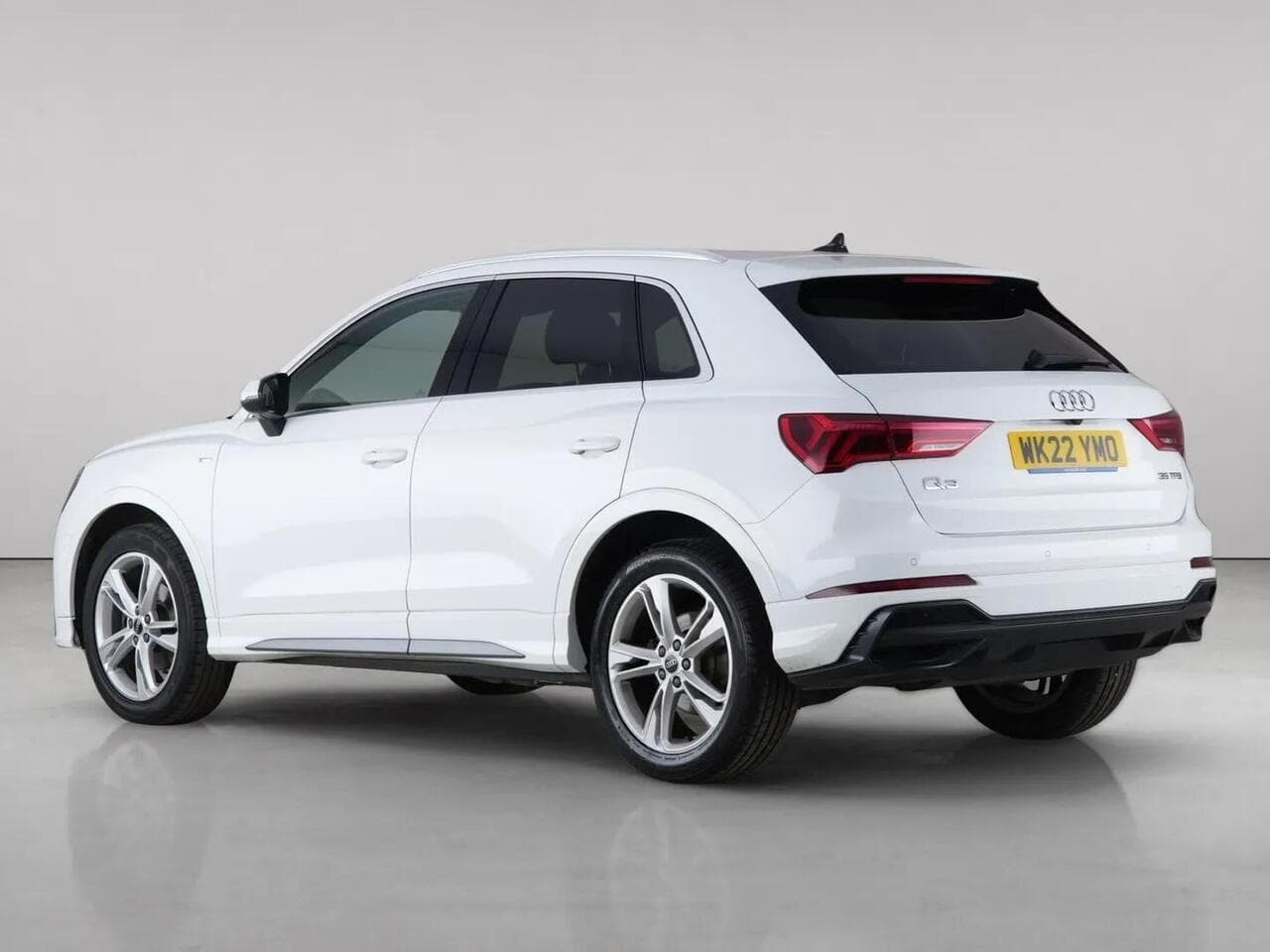 Audi Q3 thumbnail Rear Left