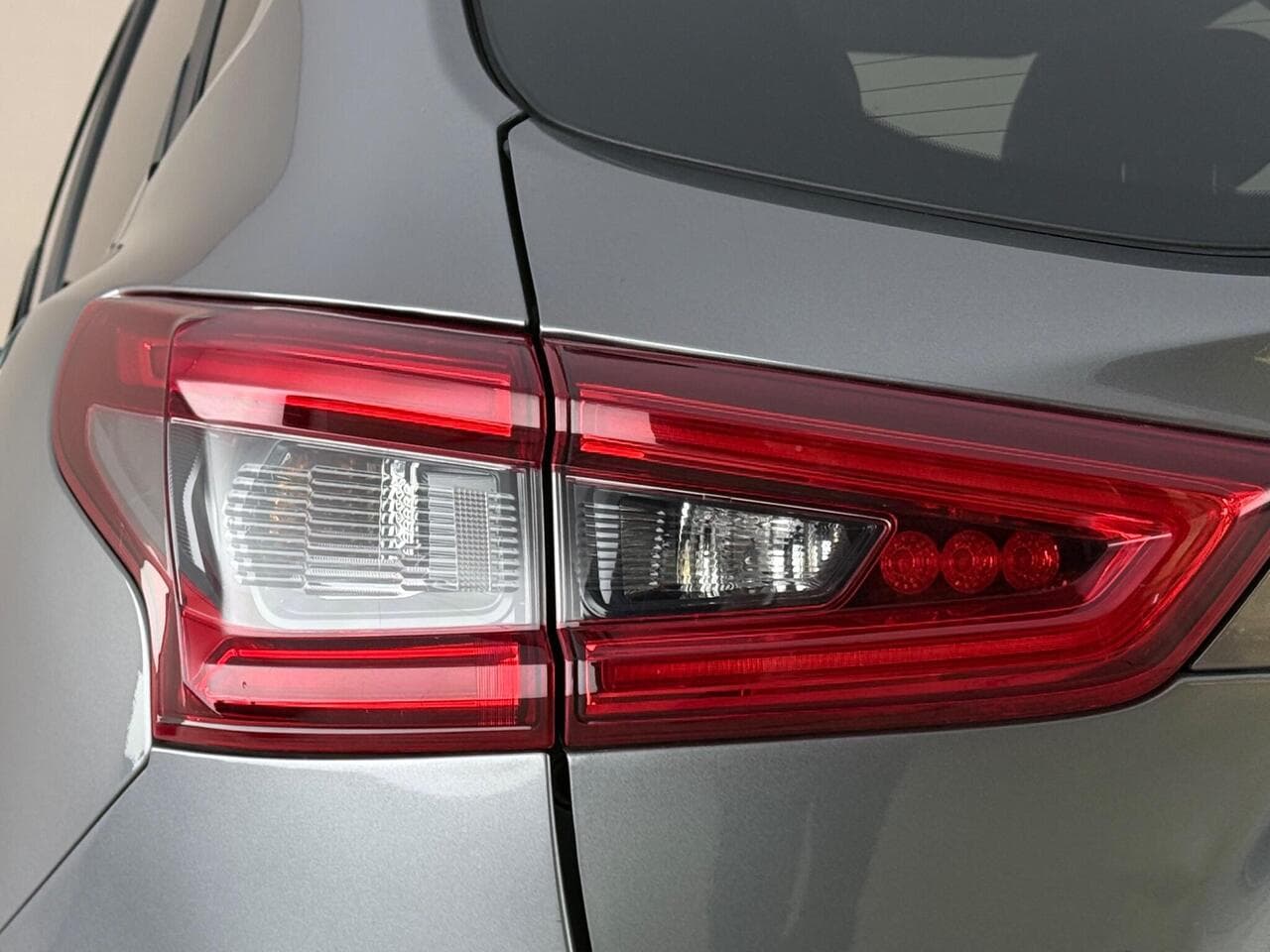 Nissan Qashqai thumbnail Lights Rear
