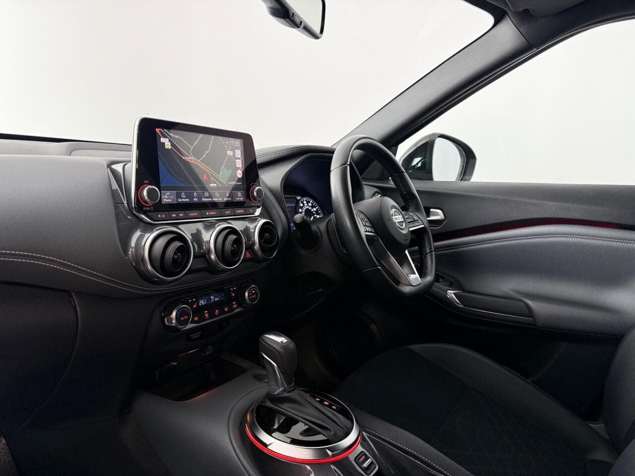 Nissan Juke thumbnail Interior Front