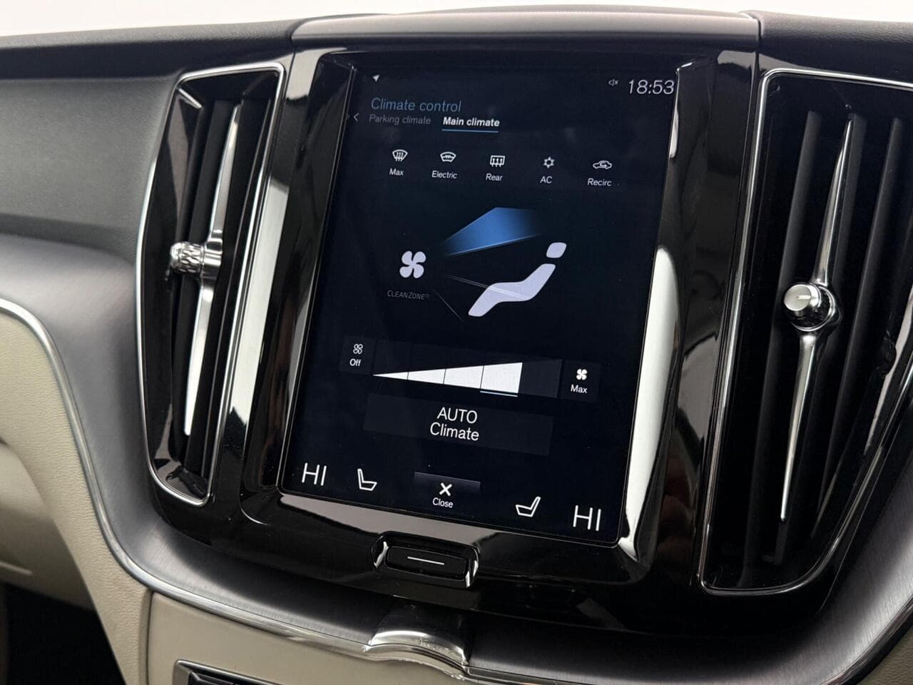 Volvo XC60 thumbnail Infotainment System