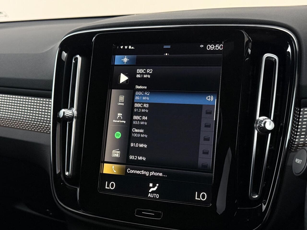 Volvo XC40 thumbnail Infotainment System
