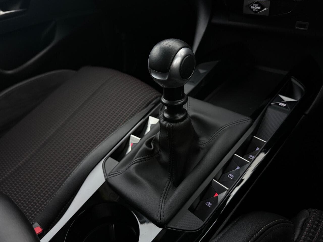 DS AUTOMOBILES DS 3 CROSSBACK thumbnail Interior Front