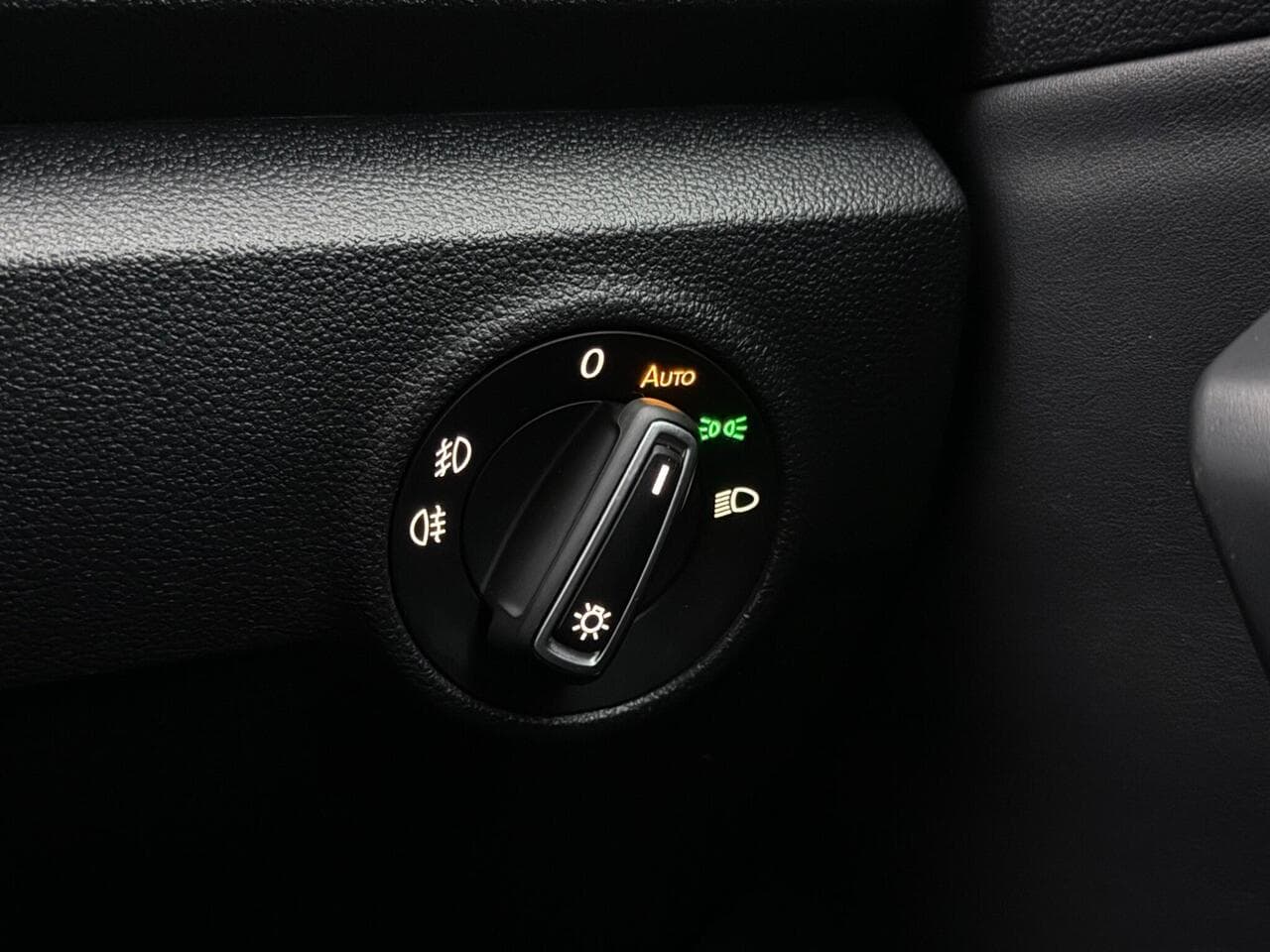 Volkswagen T-Roc thumbnail Misc Controls