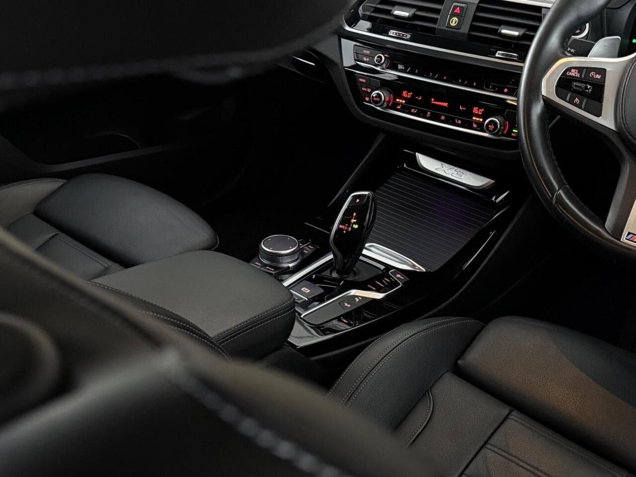 BMW X3 thumbnail Interior Front