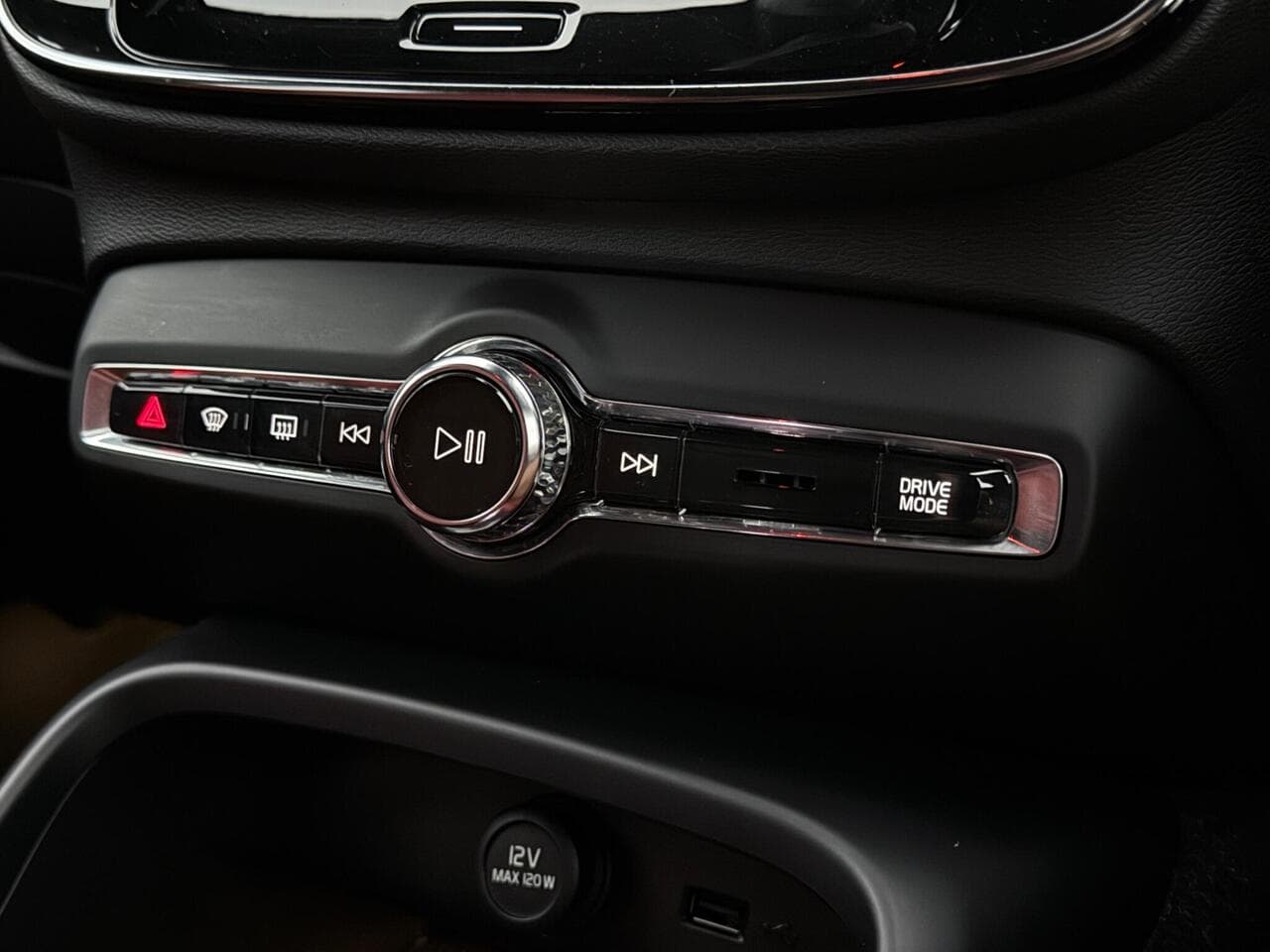 Volvo XC40 thumbnail Misc Controls