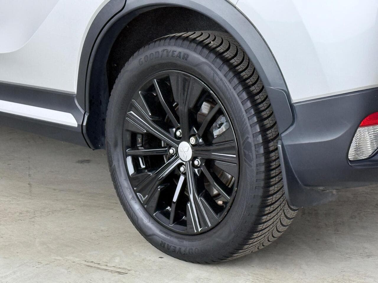 Mitsubishi Eclipse Cross thumbnail Wheel