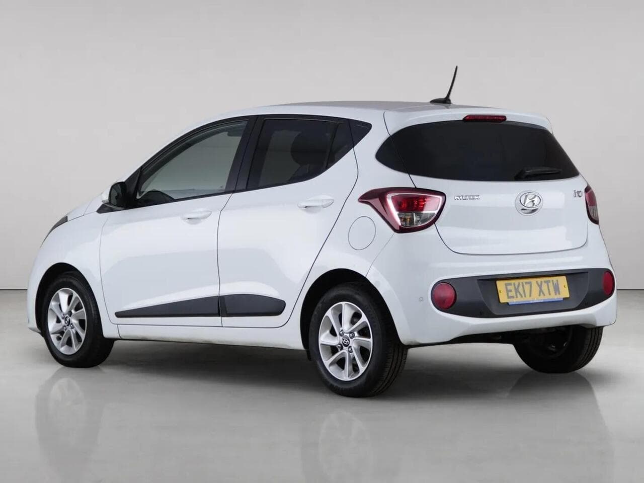 Hyundai i10 thumbnail Rear Left