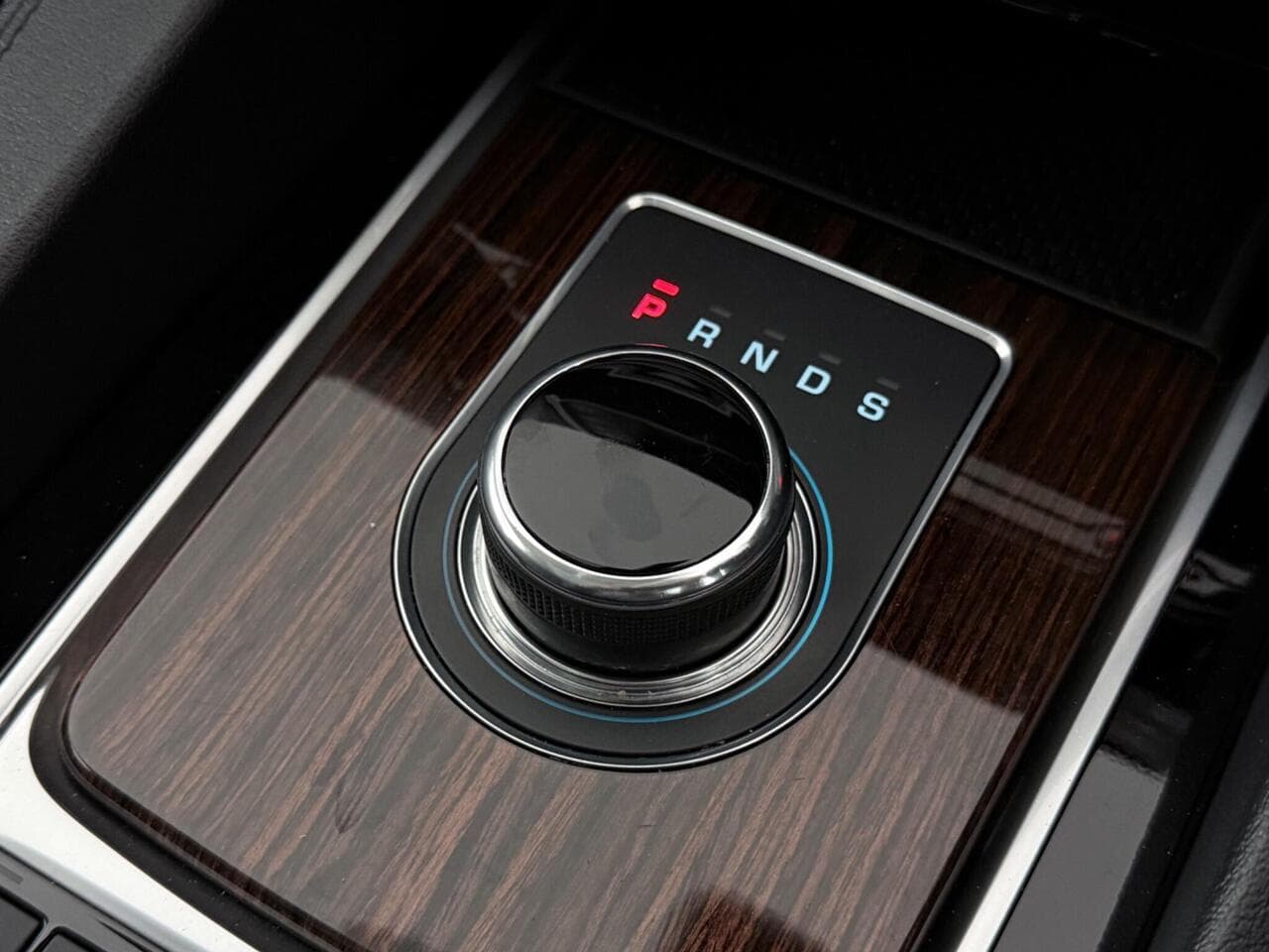 Jaguar F-PACE thumbnail Misc Controls