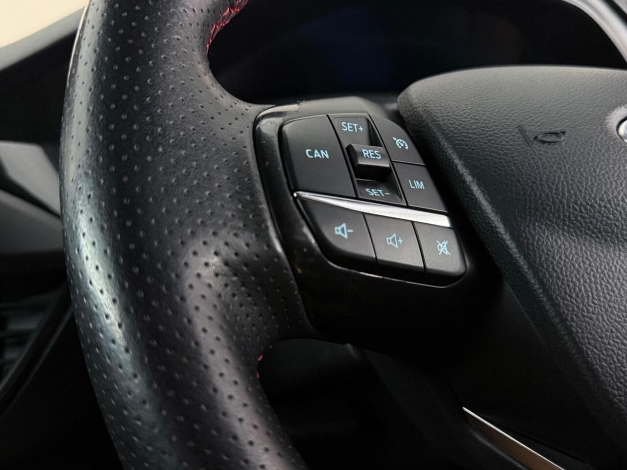 Ford Focus thumbnail Misc Controls