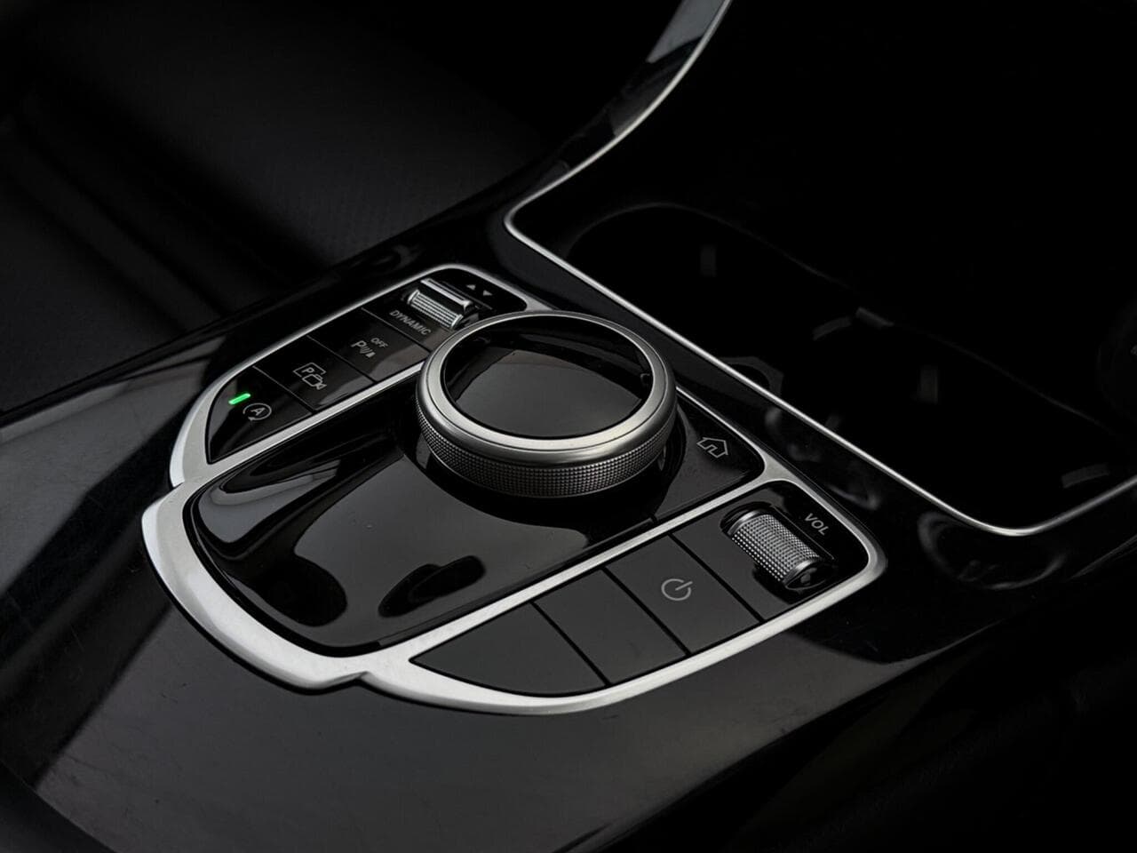 Mercedes-Benz C Class thumbnail Interior Front