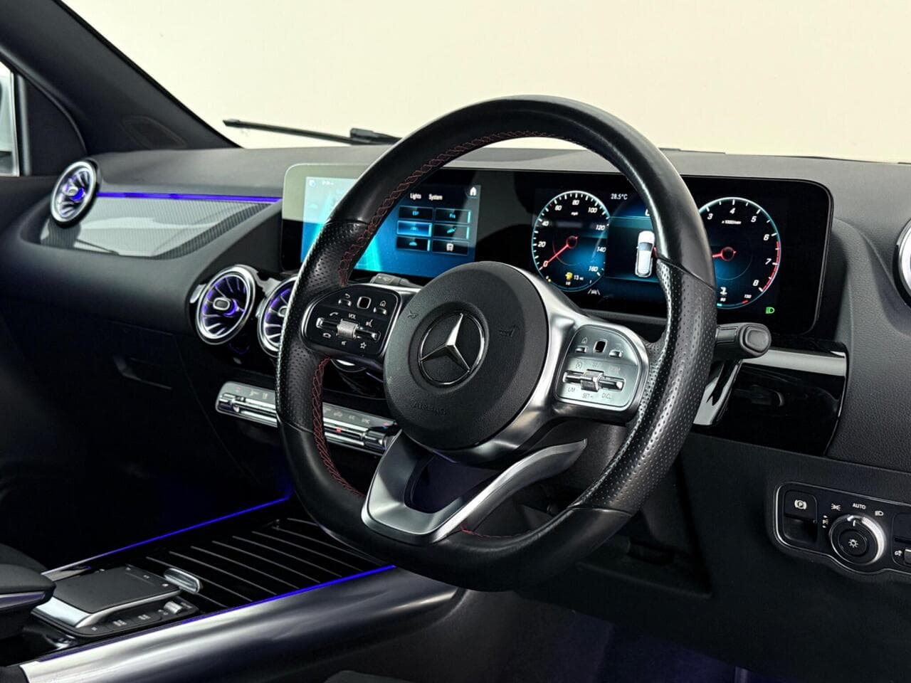 Mercedes-Benz GLA thumbnail Steering Wheel