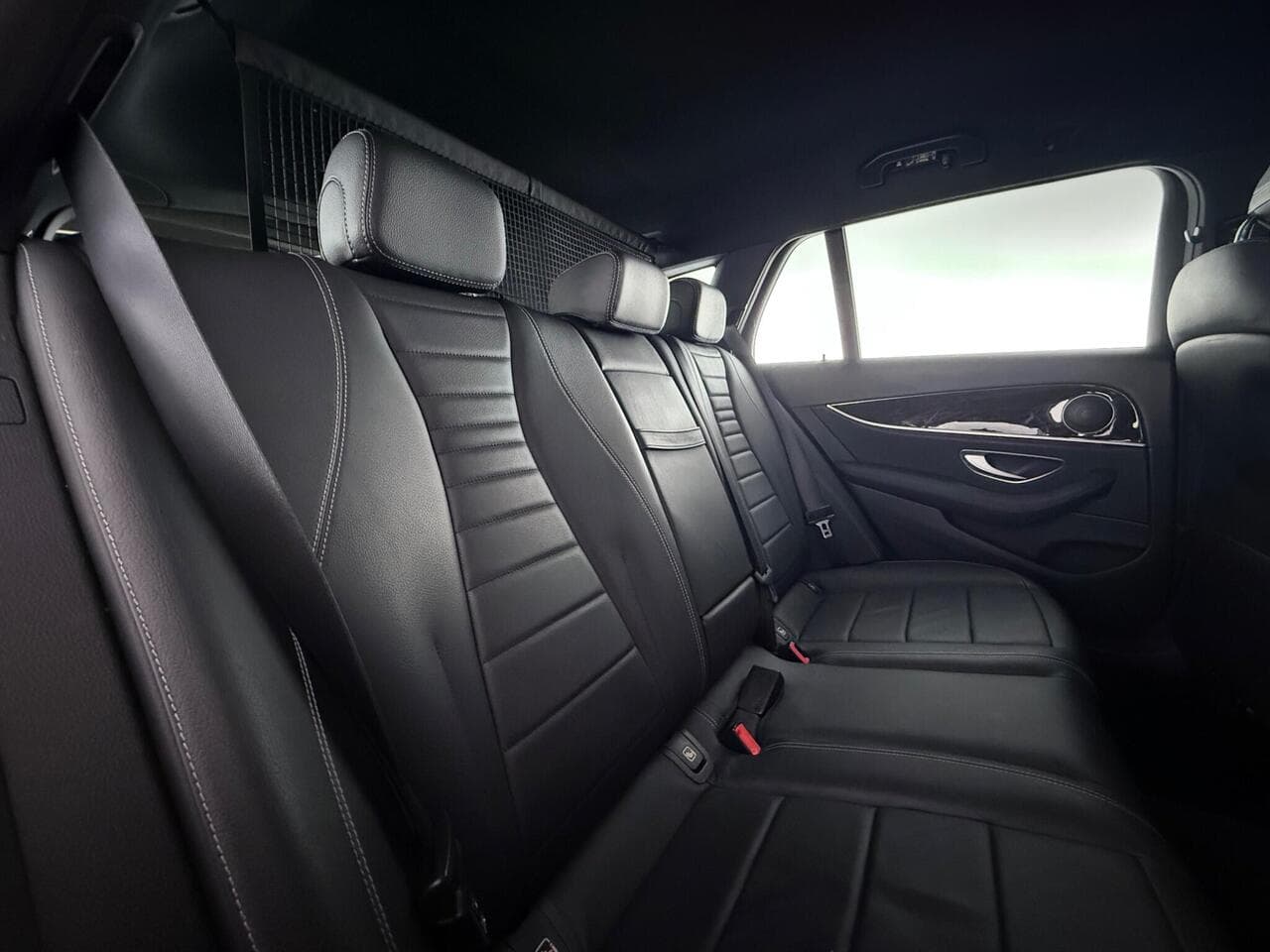 Mercedes-Benz E Class thumbnail Seats Rear