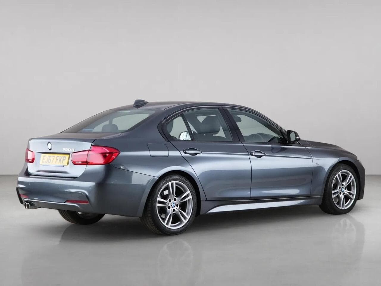 BMW 3 Series thumbnail Rear Right