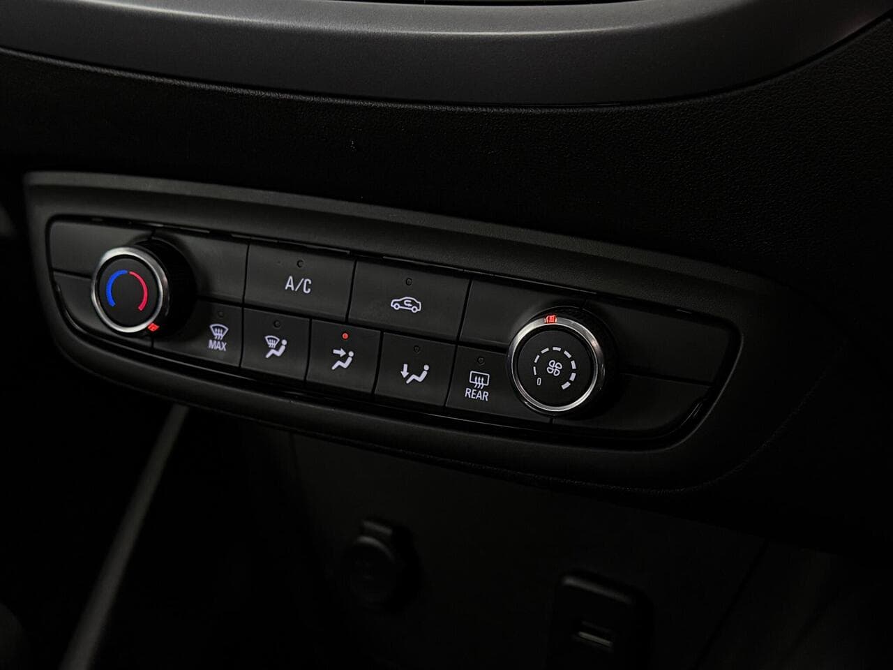 Vauxhall Crossland thumbnail Misc Controls