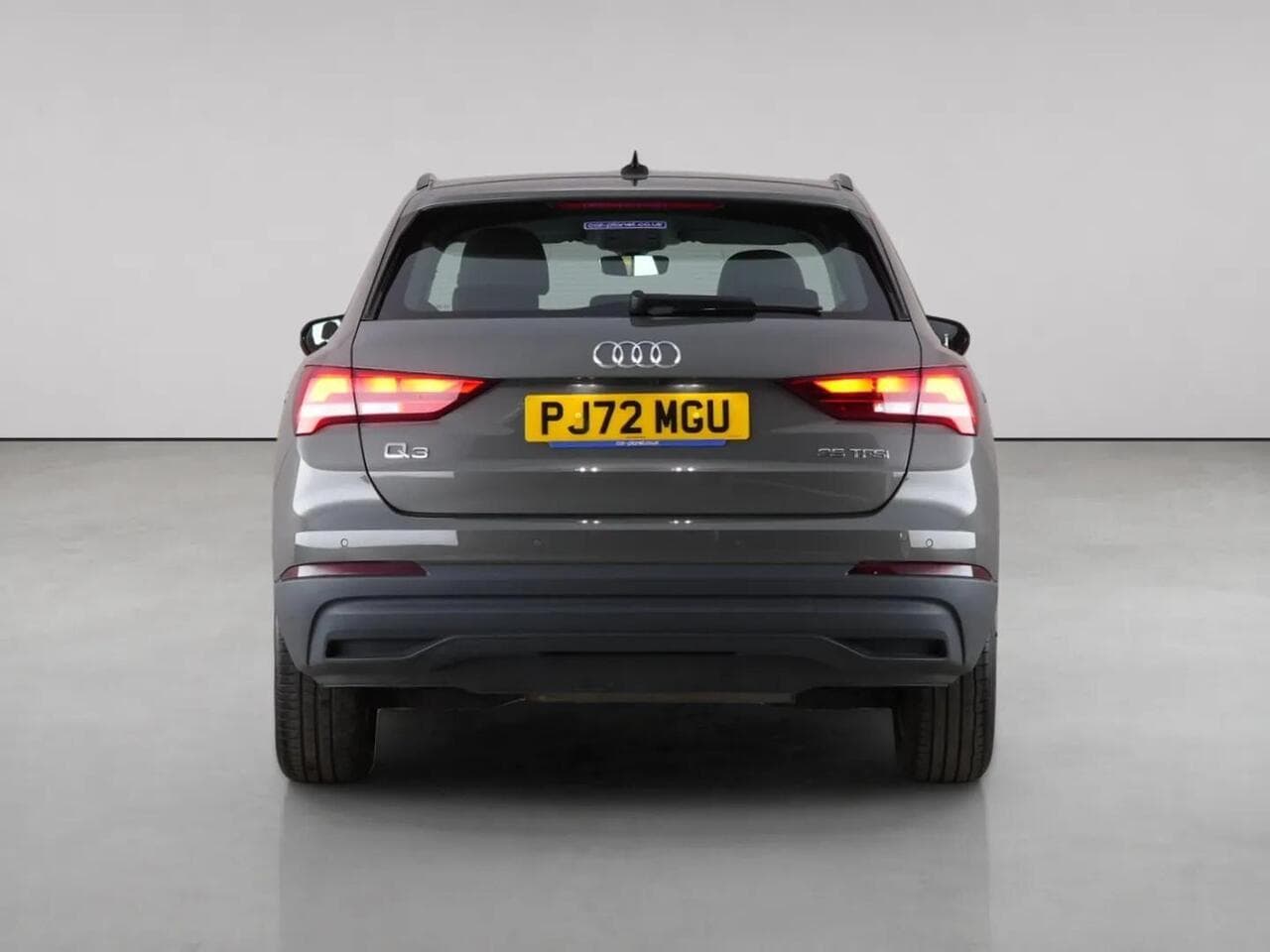 Audi Q3 thumbnail Rear