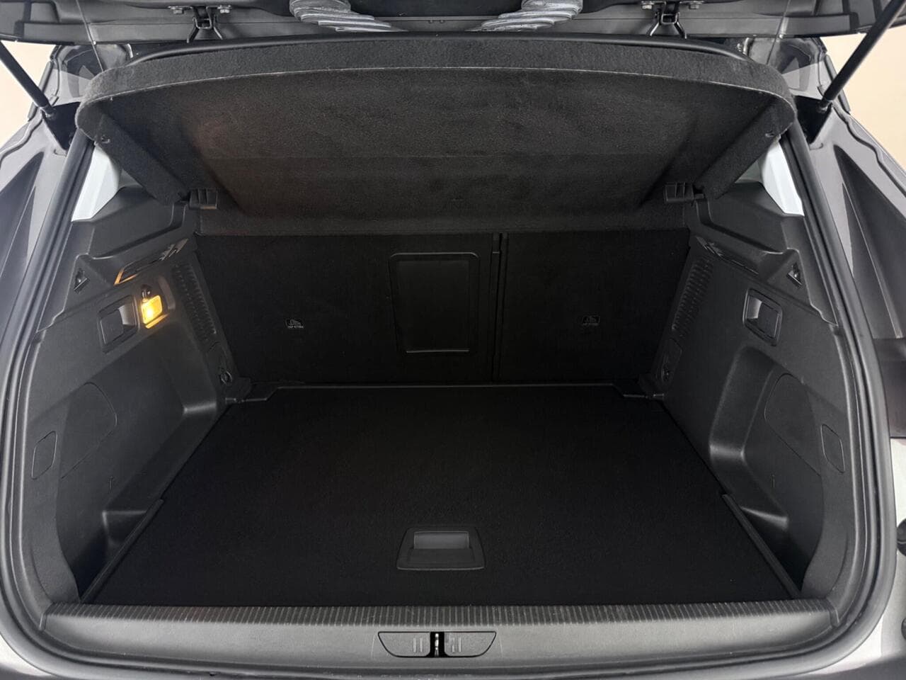 Vauxhall Grandland X thumbnail Boot