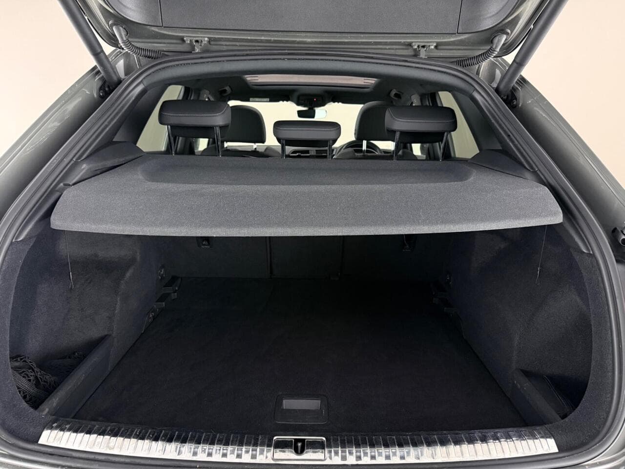 Audi Q3 thumbnail Boot