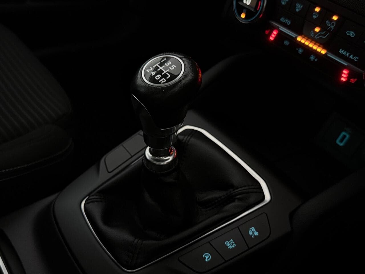 Ford Focus thumbnail Interior Front
