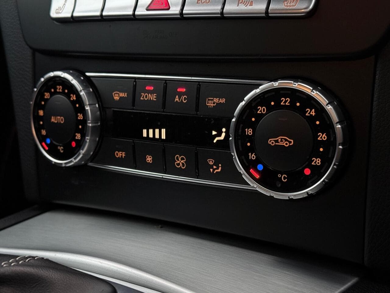 Mercedes-Benz C Class thumbnail Driver Instruments