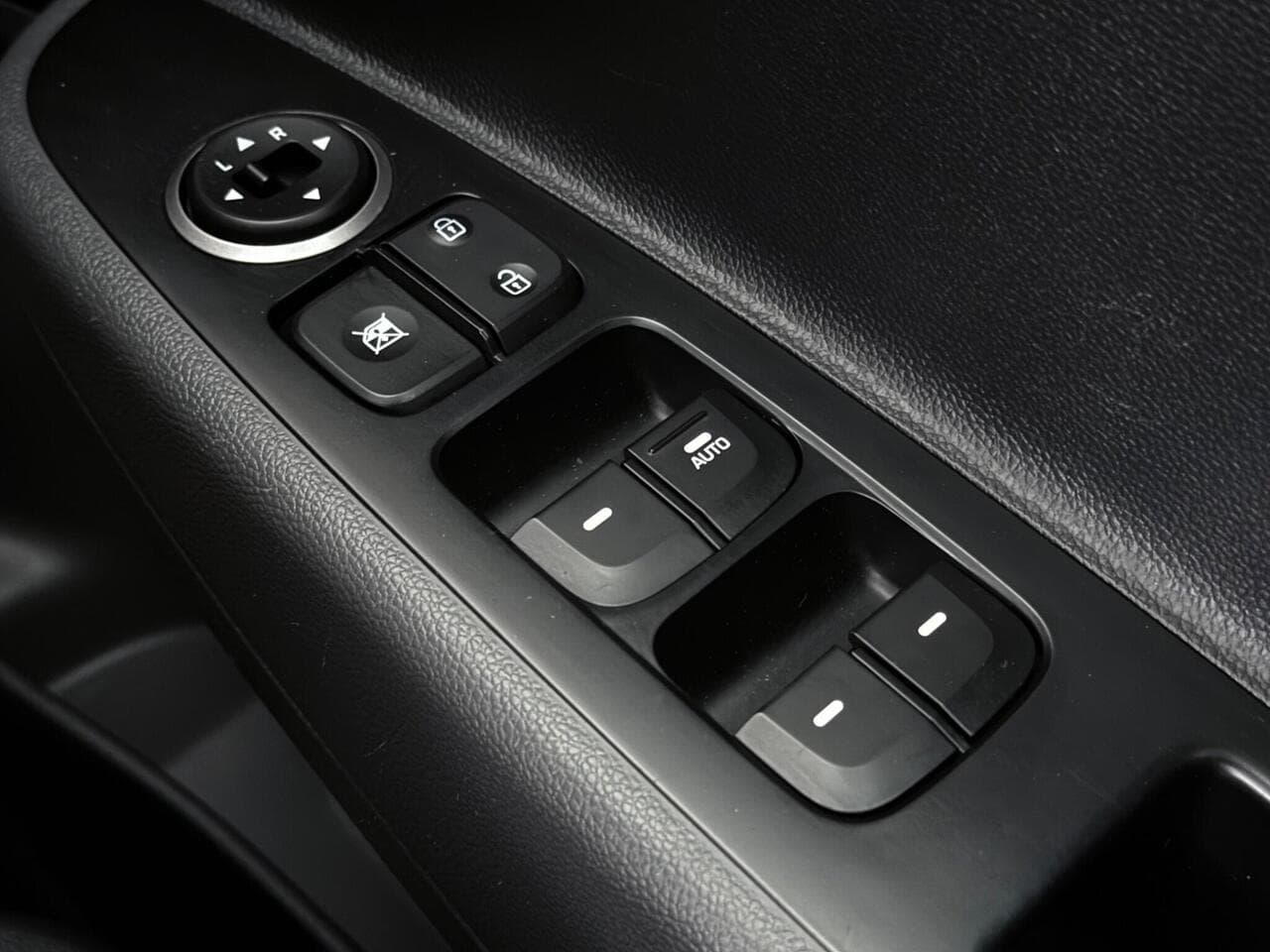 Hyundai i10 thumbnail Misc Controls
