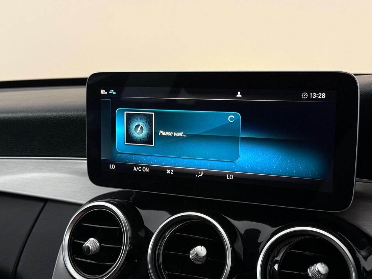 Mercedes-Benz C Class thumbnail Infotainment System