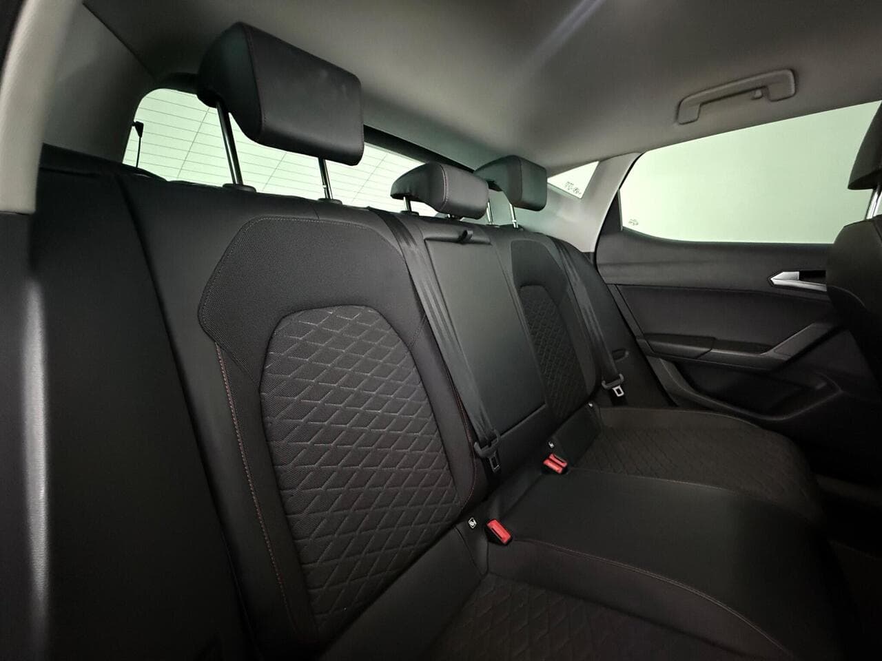 SEAT Leon thumbnail Seats Rear