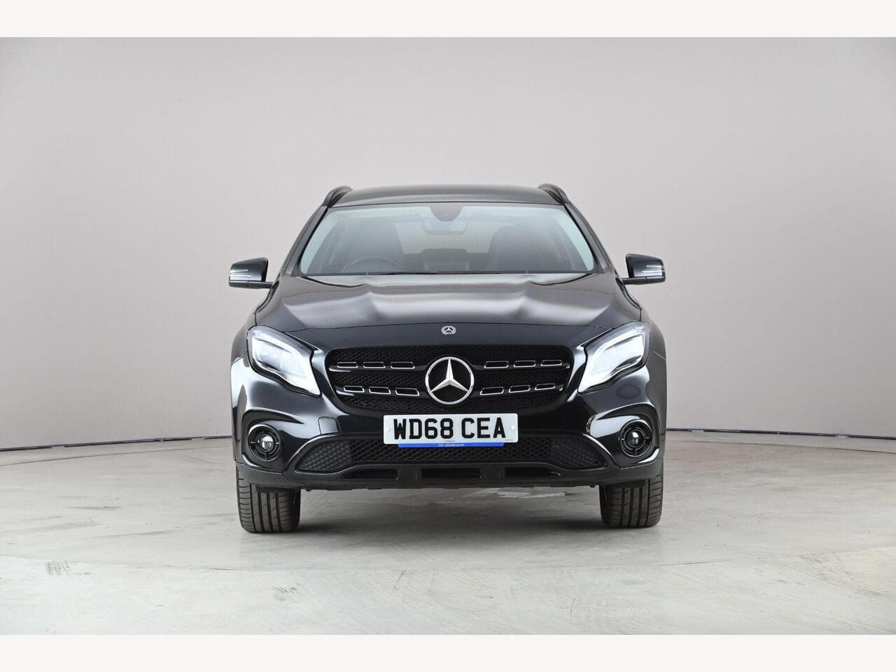 Mercedes-Benz GLA thumbnail Front