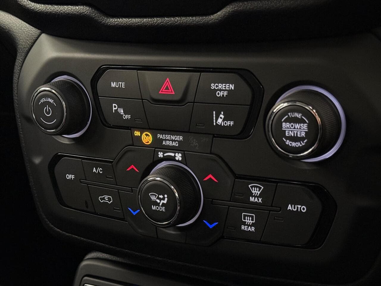 Jeep Renegade thumbnail Misc Controls