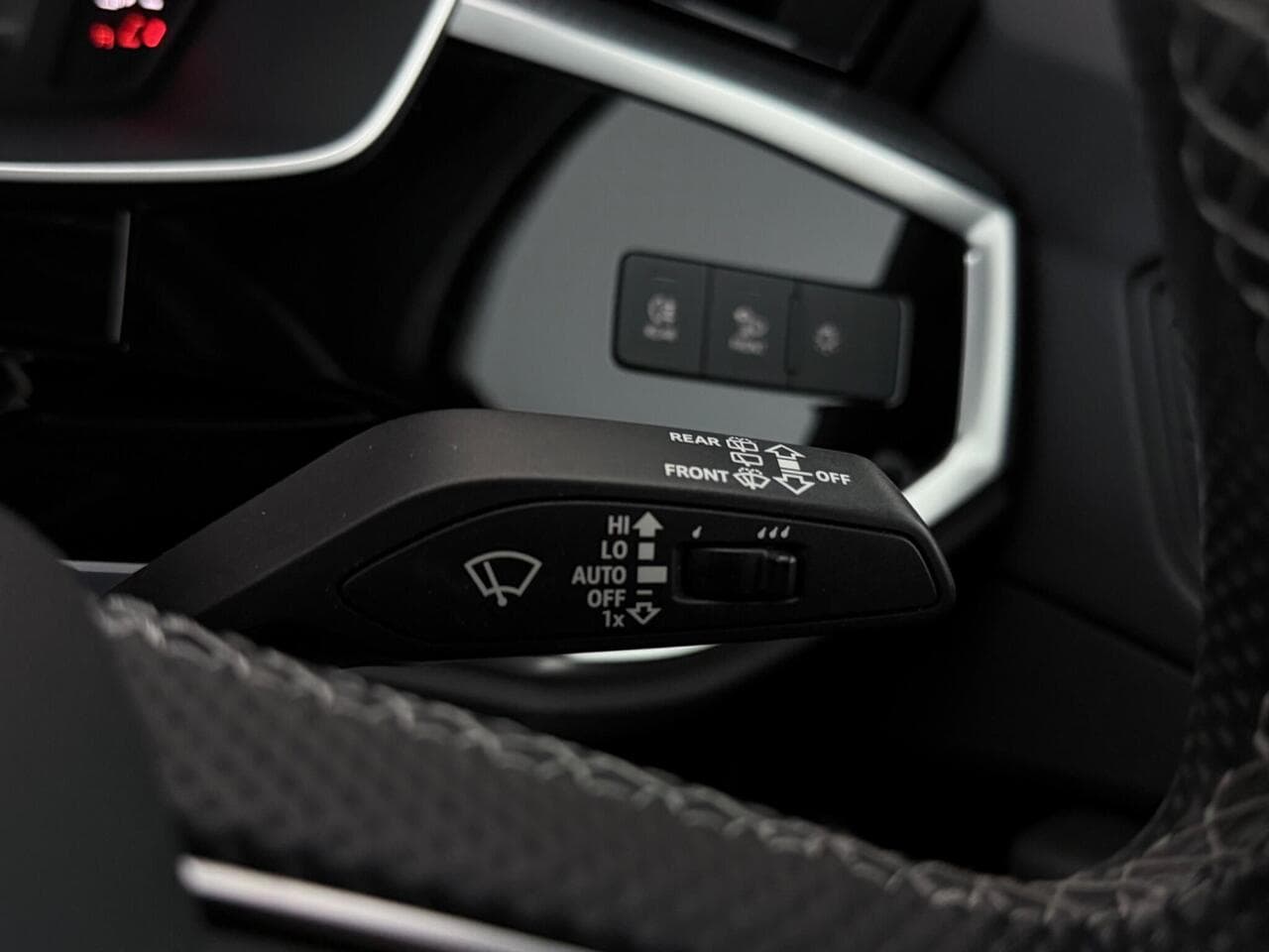 Audi Q3 thumbnail Misc Controls