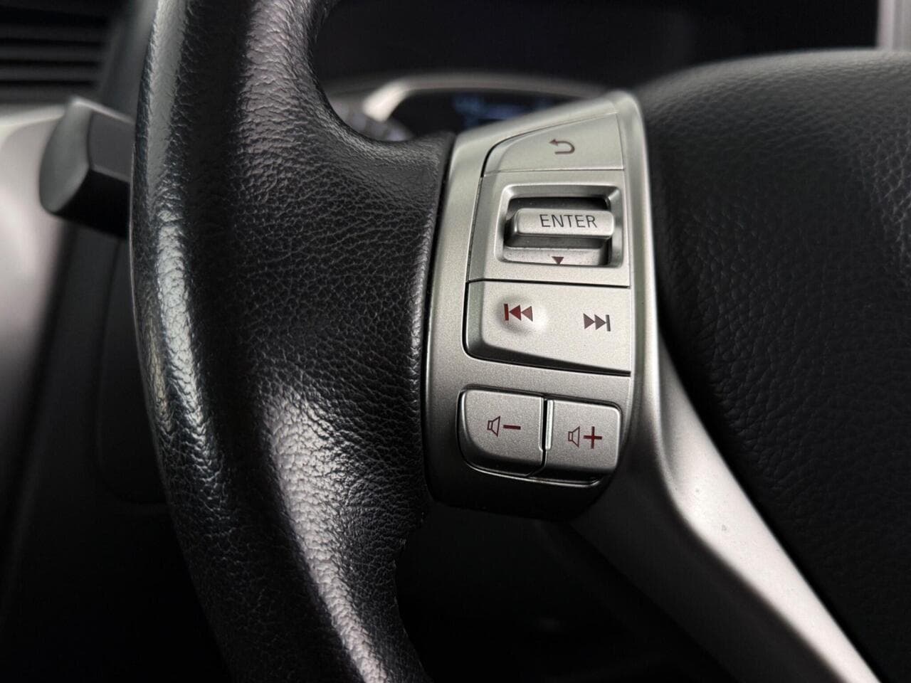 Nissan Navara thumbnail Misc Controls