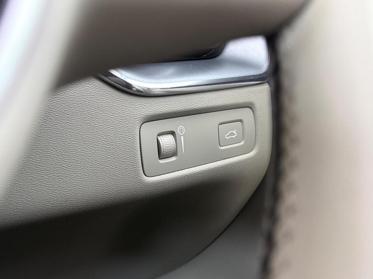 Volvo XC60 thumbnail Misc Controls