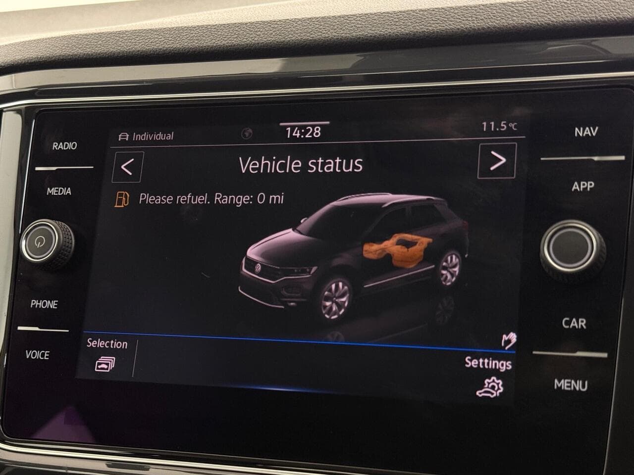 Volkswagen T-Roc thumbnail Infotainment System