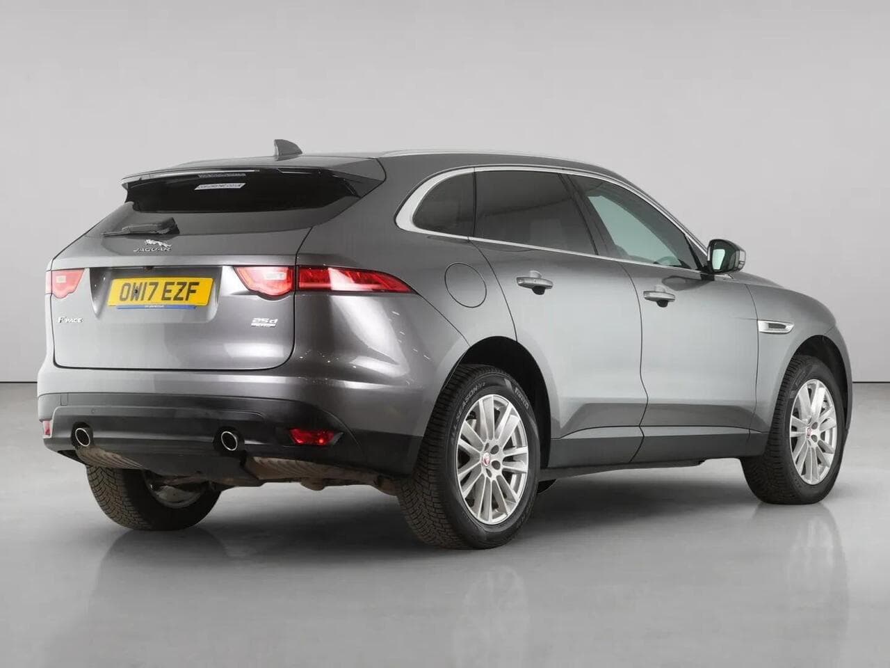 Jaguar F-PACE thumbnail Rear Right