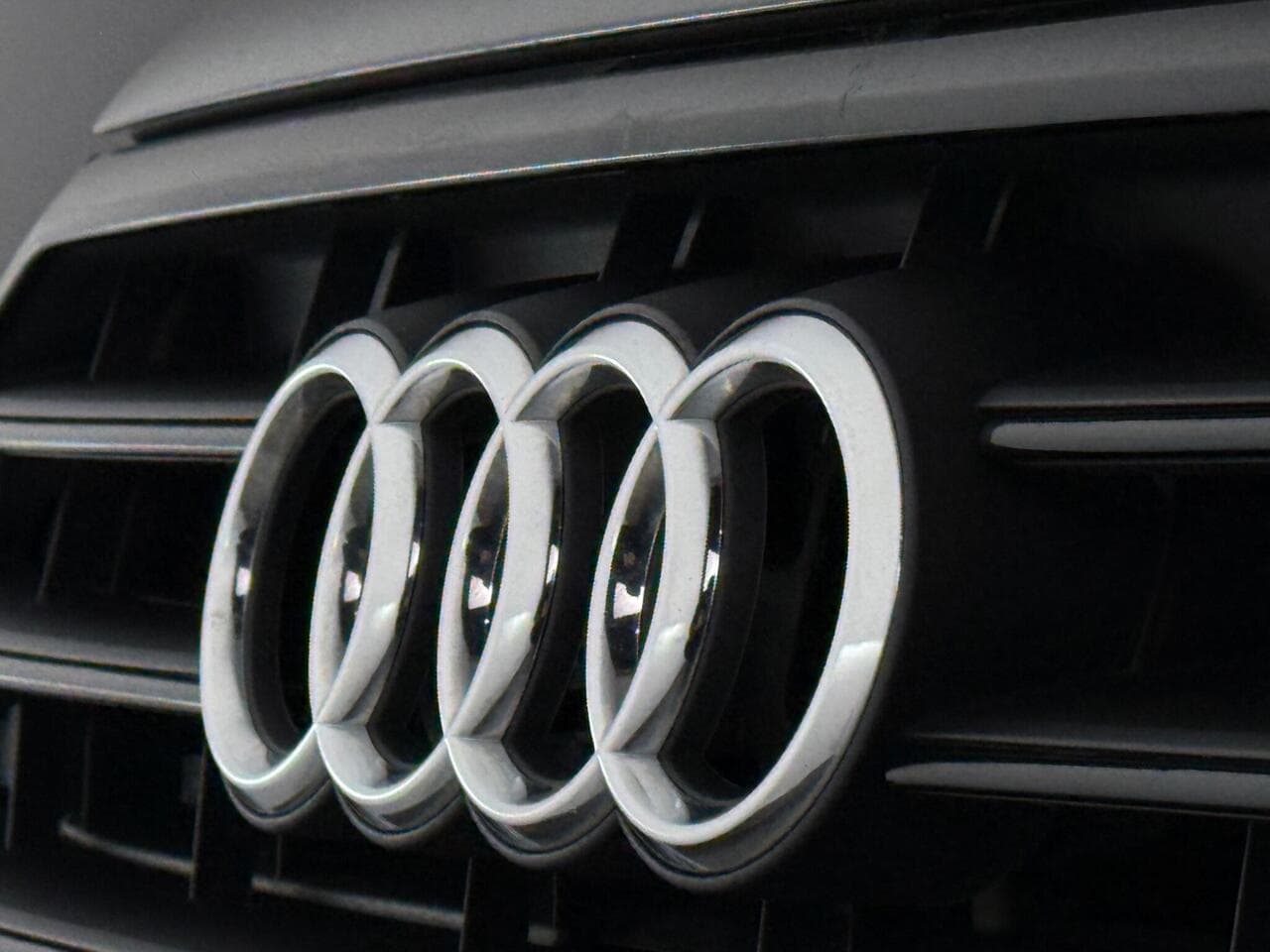 Audi A8 thumbnail Badge Exterior