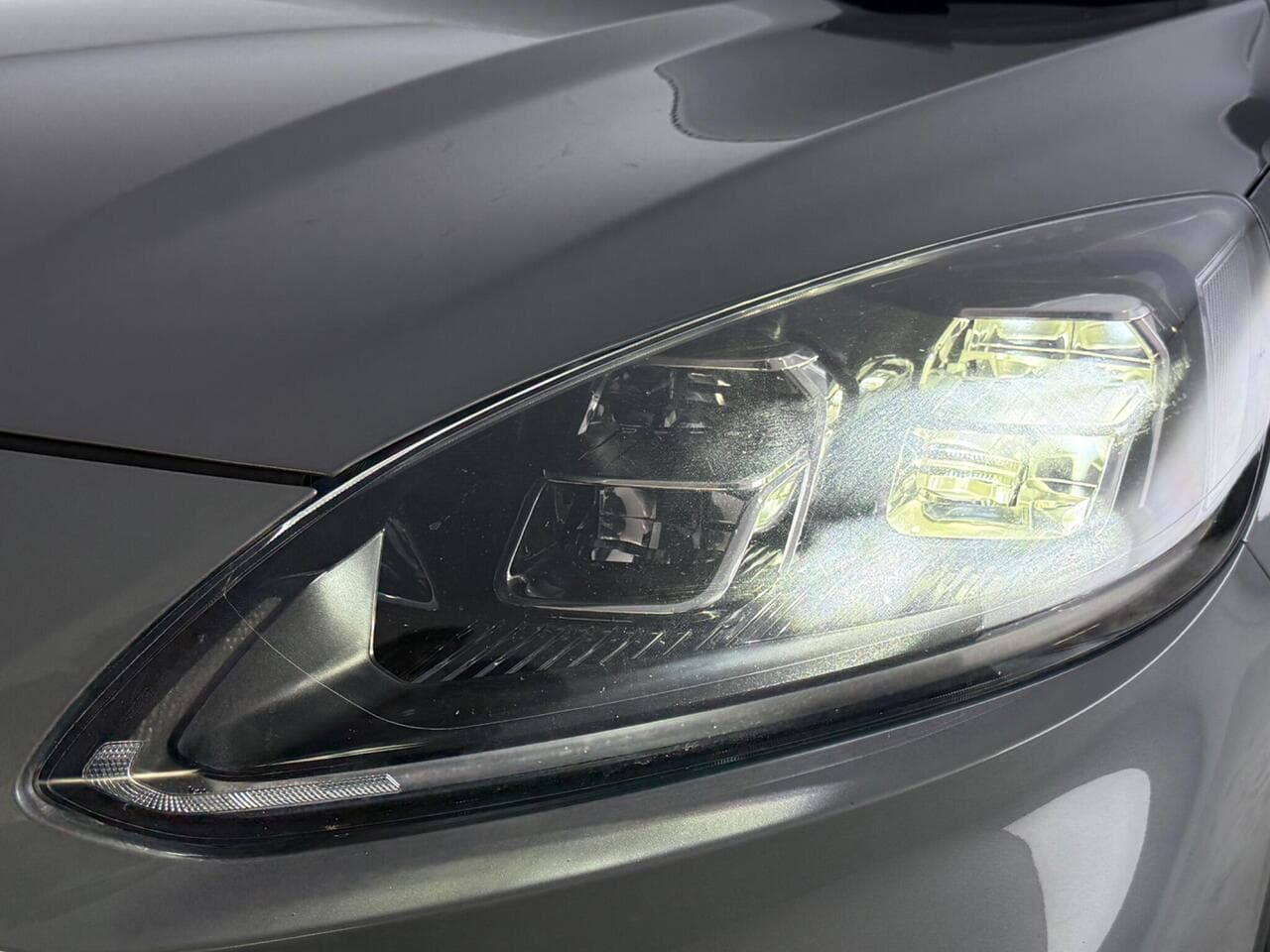Ford Kuga thumbnail Lights Front