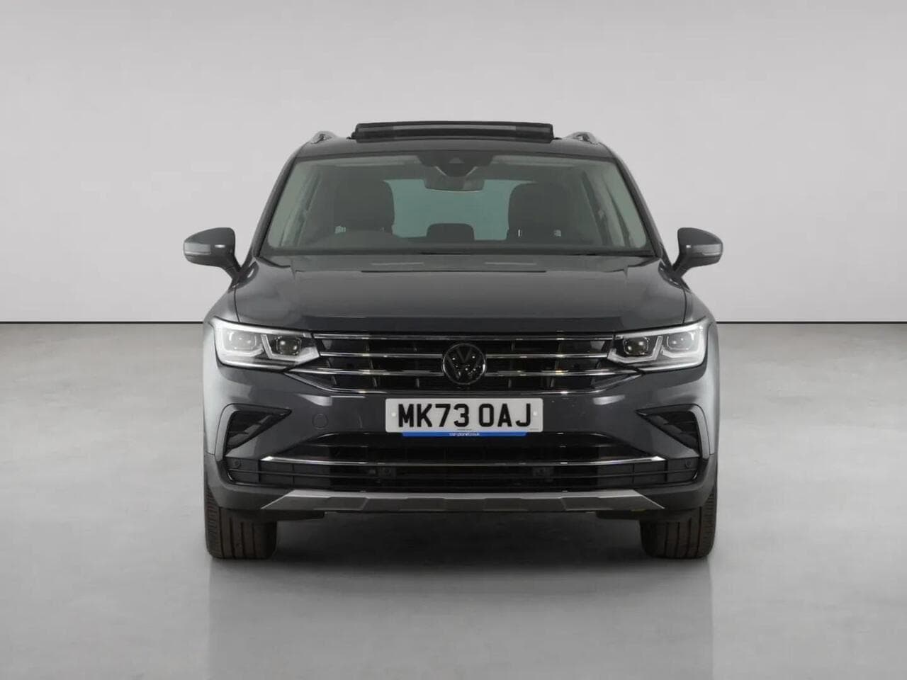 Volkswagen Tiguan thumbnail Front