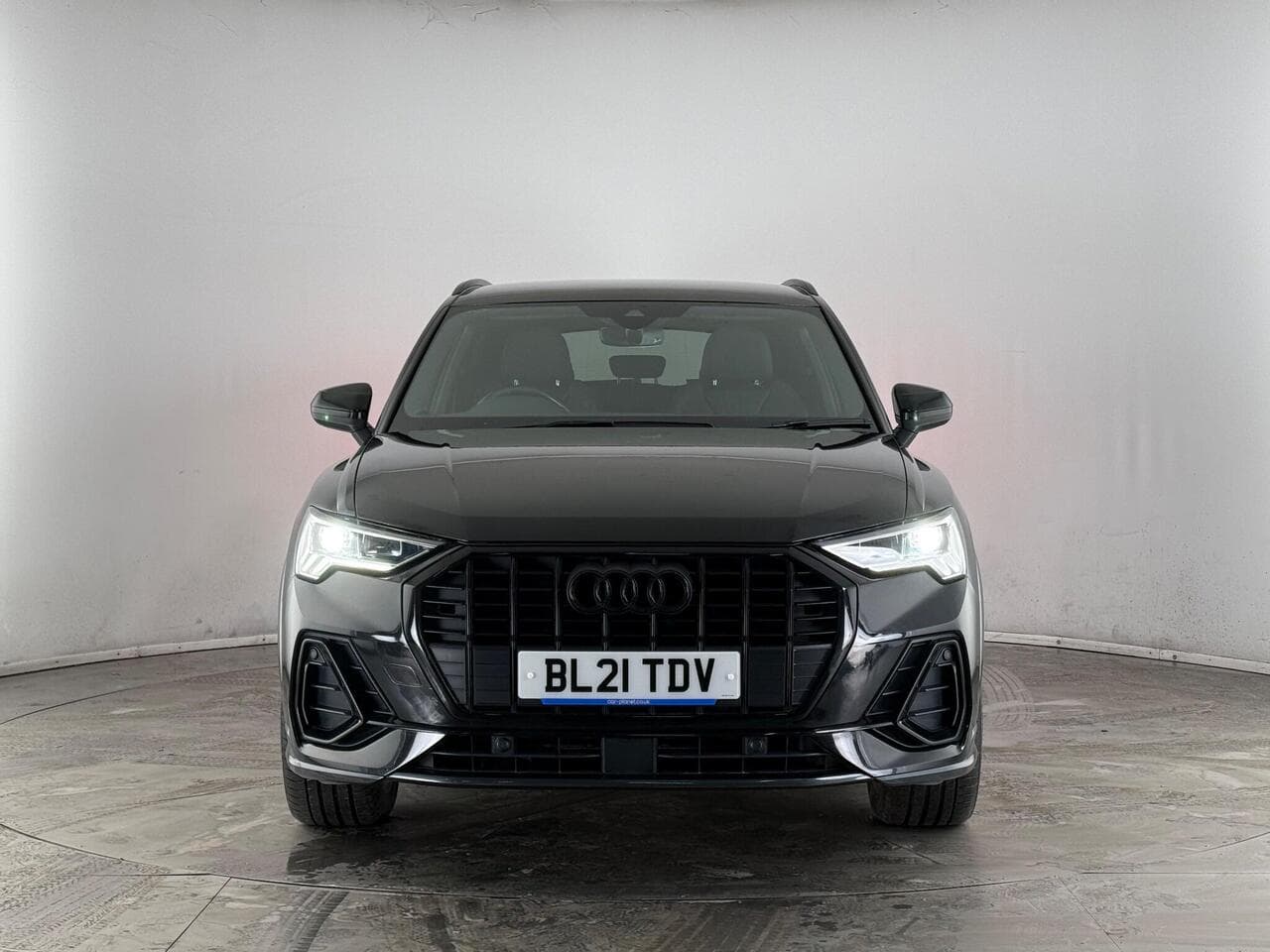 Audi Q3 thumbnail Front