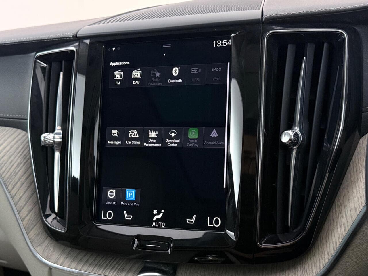 Volvo XC60 thumbnail Infotainment System