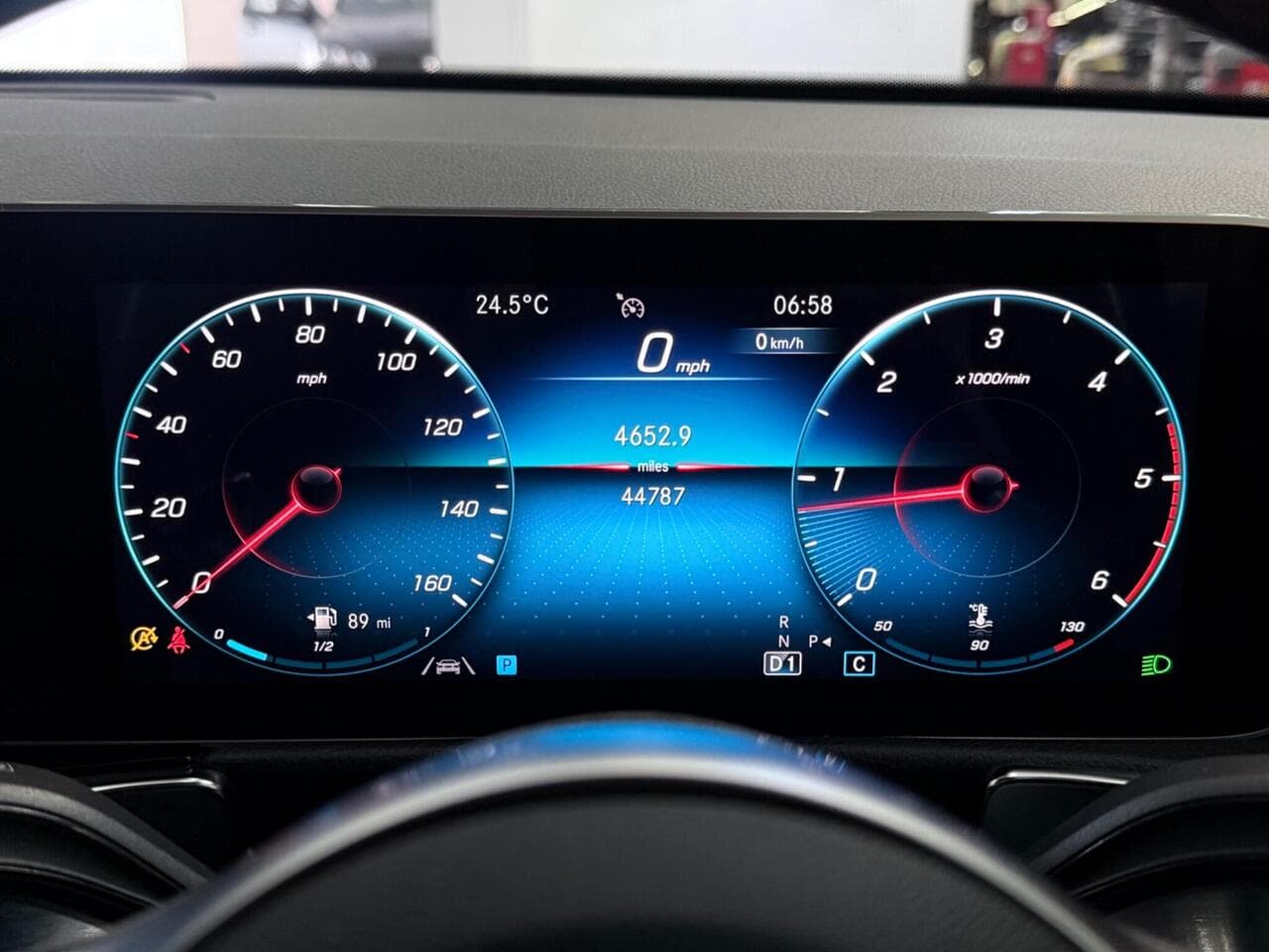 Mercedes-Benz GLB thumbnail Driver Instruments