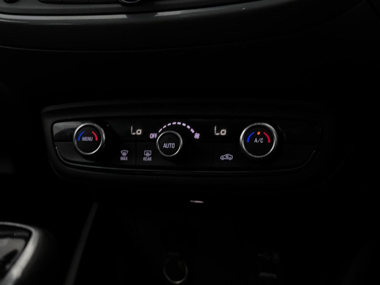 Vauxhall Crossland X thumbnail Misc Controls