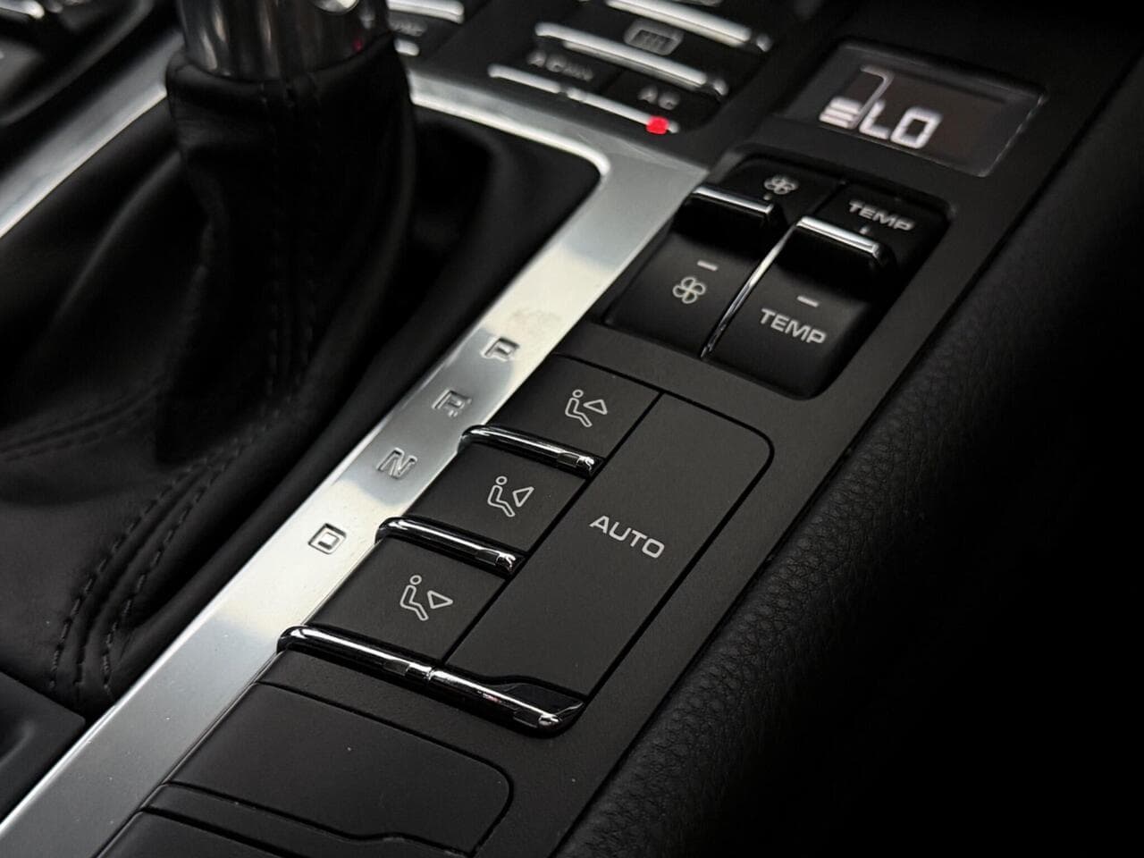 Porsche Macan thumbnail Misc Controls