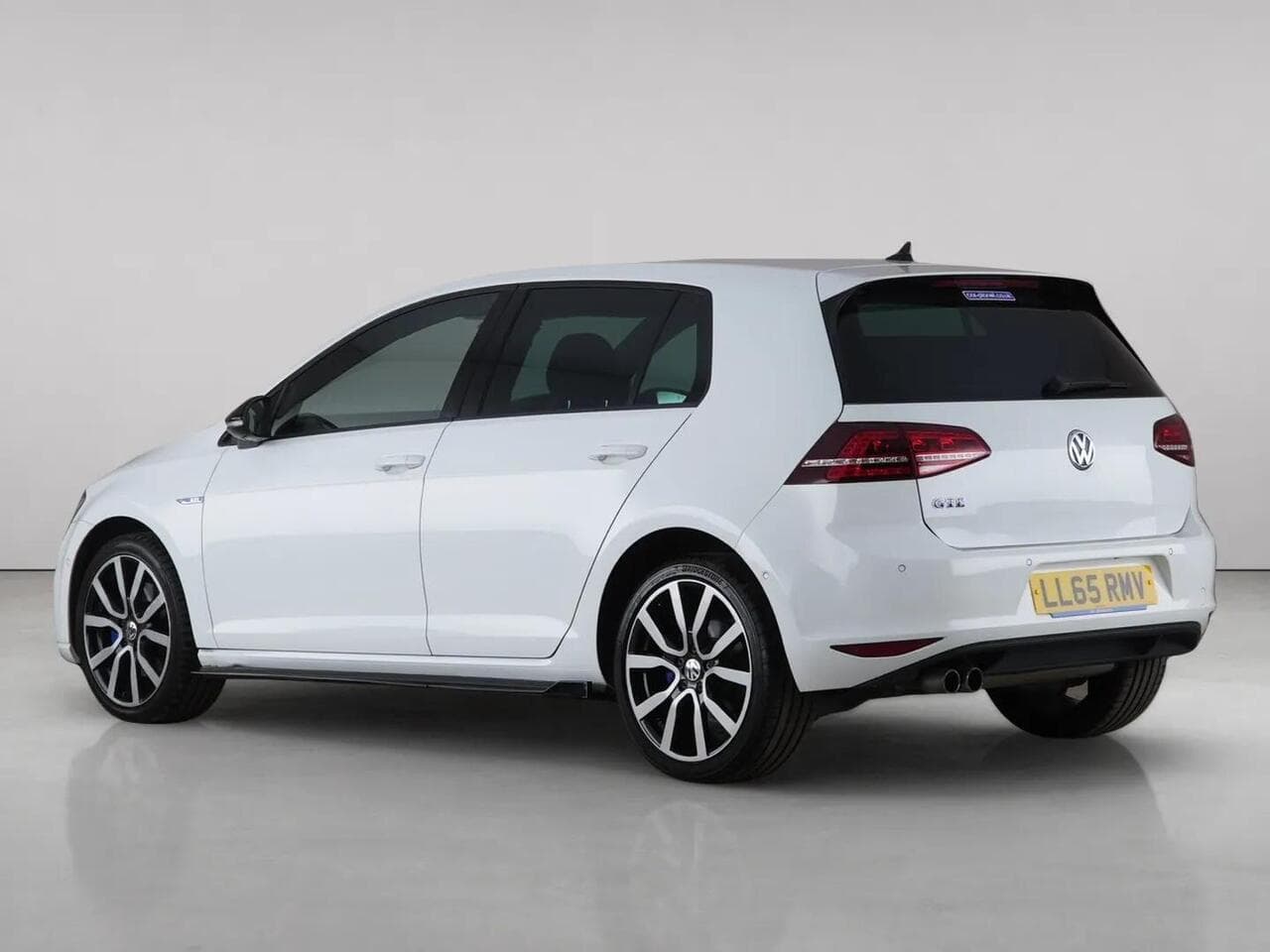 Volkswagen Golf thumbnail Rear Left